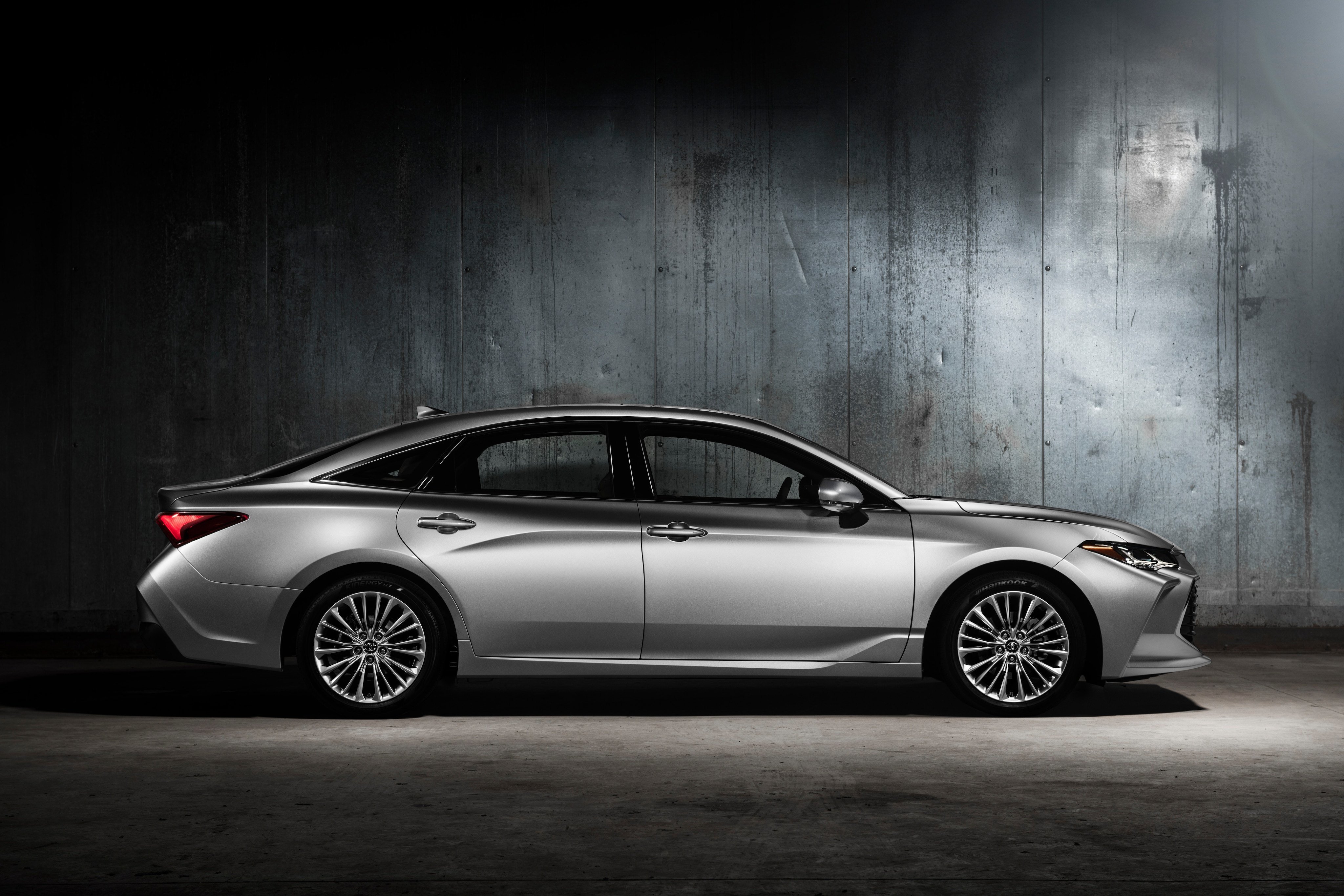 2019_Toyota_Avalon_Limited.jpg